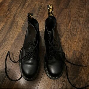 Dr. Martens - size: 9